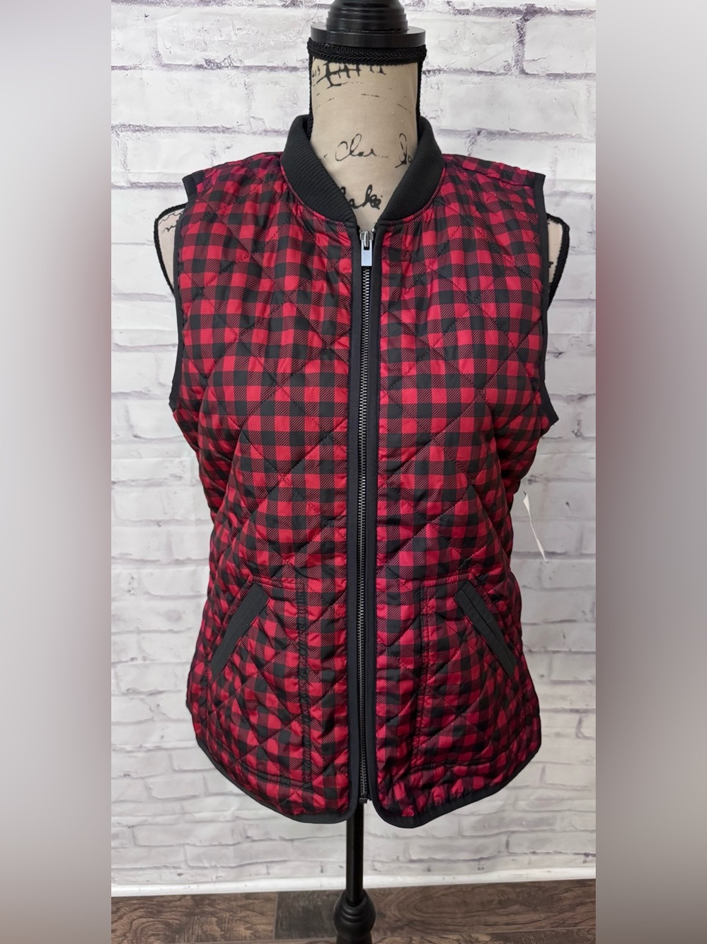 Old Navy Size S Red Black Buffalo Check Quilted Diamond Print Vest Preppy New
